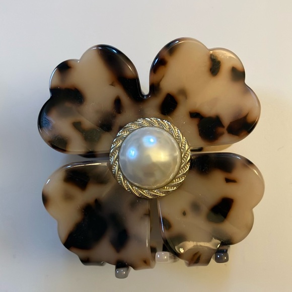 J. Crew Factory Floral Hair Clips - Cream and Tortoise Shell Pair of 2 - Picture 5 of 8